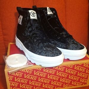 Vans - Sentry WC Crushed Velvet Sneakers High Top Laces Black - Size Women's 8